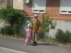 2010 я с сестрой перед нашим домом, 03-11-10
