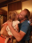 внучка успокаевает деда, 29-06-15